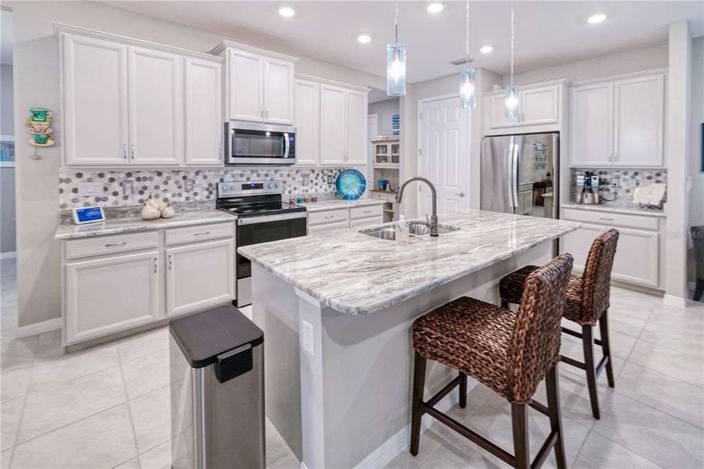 Kitchen Island - Breakfast Bar