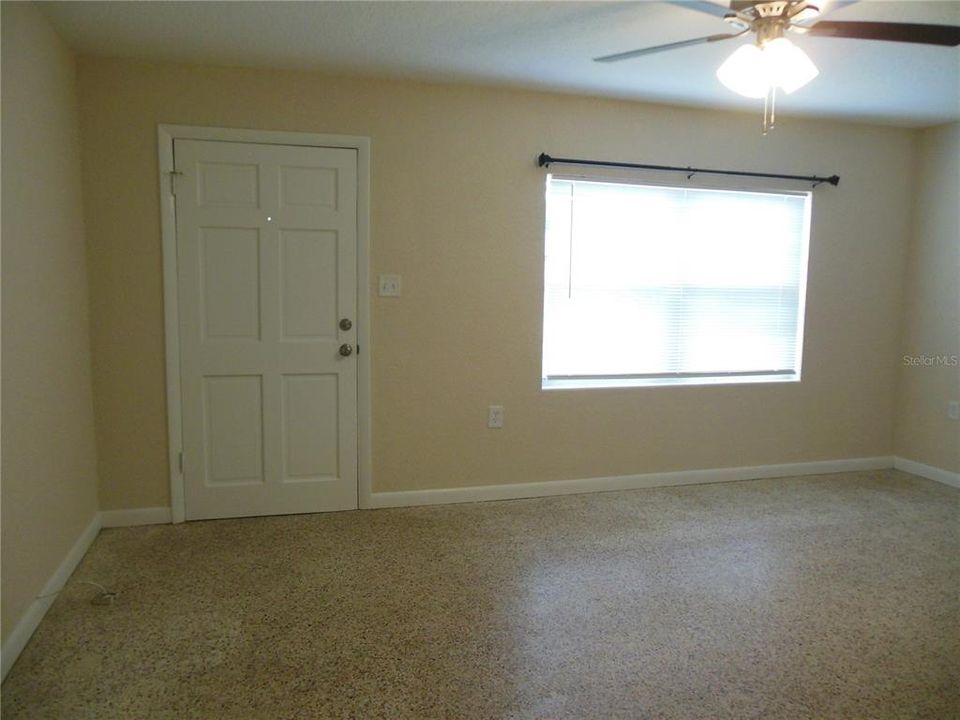 For Rent: $1,300 (2 beds, 1 baths, 775 Square Feet)