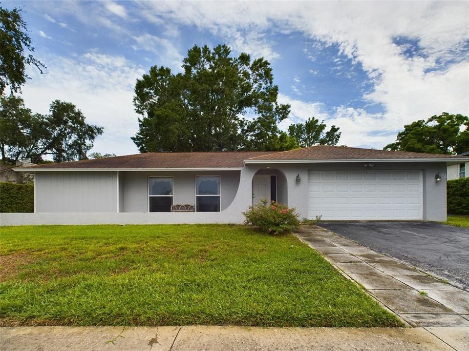 Recently Sold: $449,900 (3 beds, 2 baths, 2016 Square Feet)