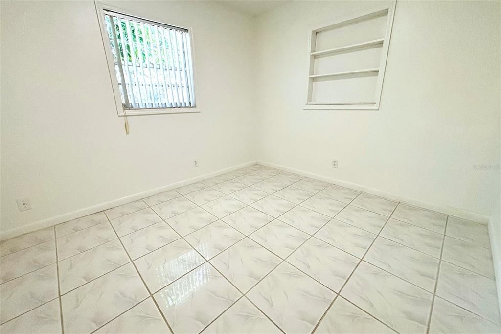 Activo con contrato: $460,000 (4 camas, 1 baños, 2618 Pies cuadrados)