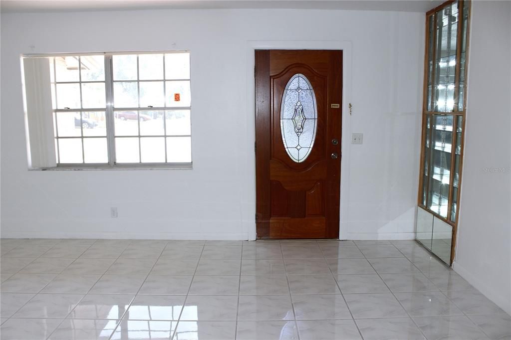 Activo con contrato: $460,000 (4 camas, 1 baños, 2618 Pies cuadrados)