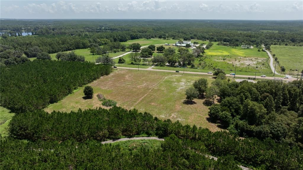 На продажу: $1,750,000 (6.12 acres)