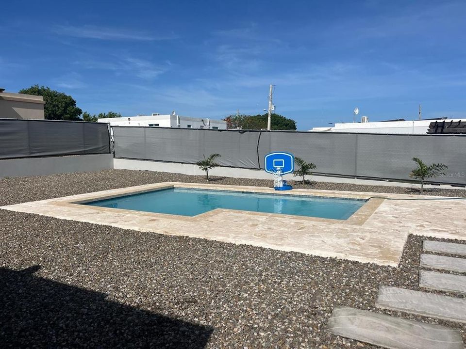 En Venta: $345,000 (3 camas, 3 baños, 1000 Pies cuadrados)