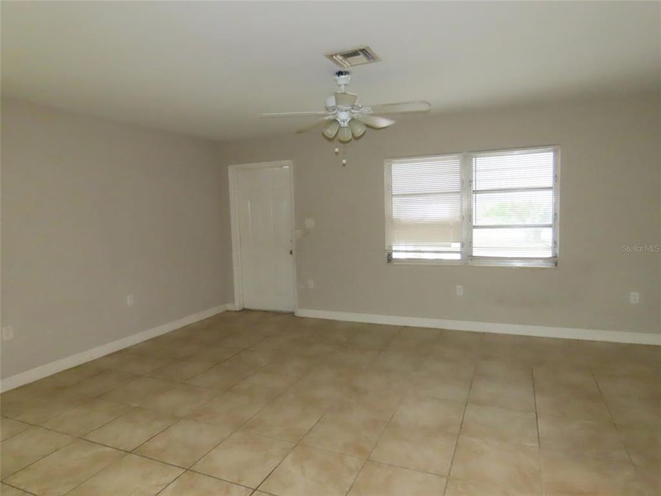 Active With Contract: $319,900 (2 beds, 1 baths, 1218 Square Feet)