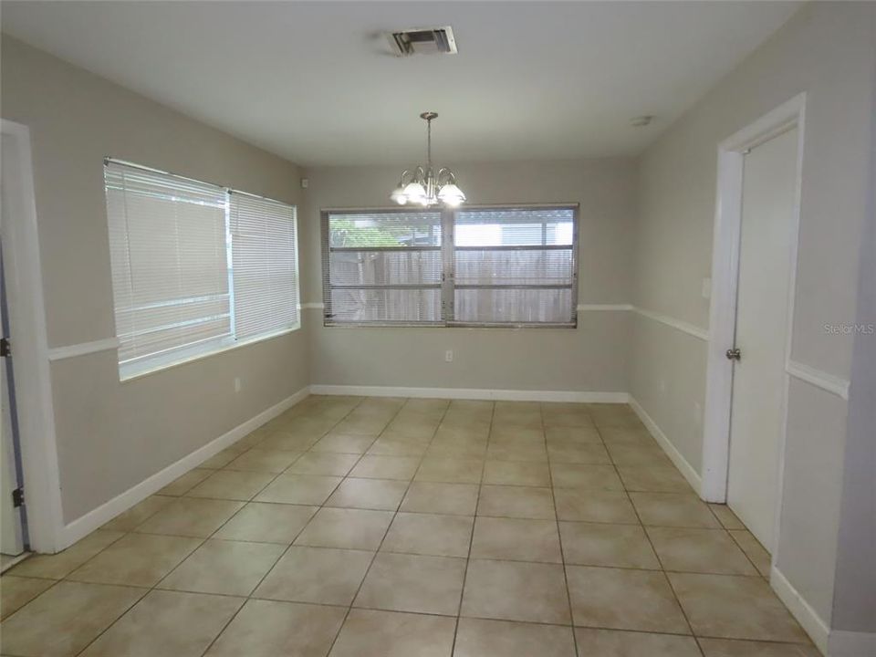 Active With Contract: $319,900 (2 beds, 1 baths, 1218 Square Feet)