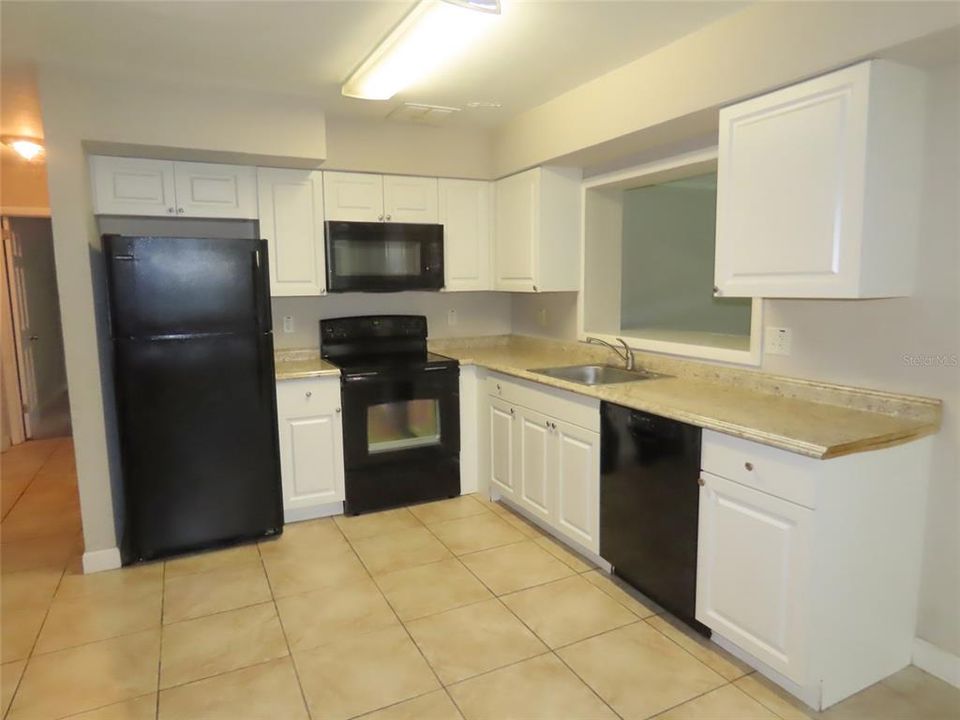 Active With Contract: $319,900 (2 beds, 1 baths, 1218 Square Feet)