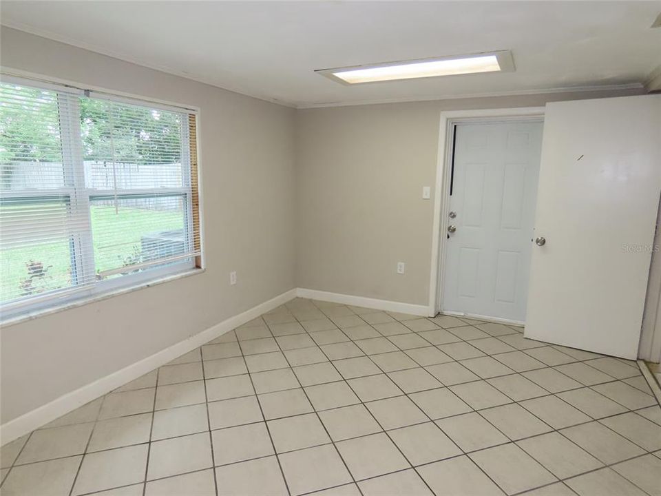 Active With Contract: $319,900 (2 beds, 1 baths, 1218 Square Feet)