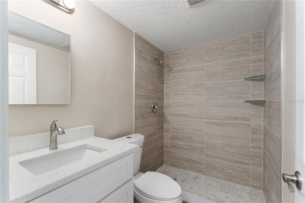 Active With Contract: $1,450 (2 beds, 1 baths, 960 Square Feet)