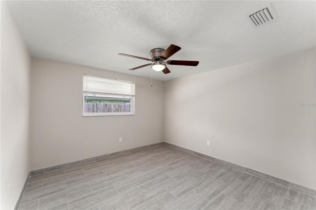 Active With Contract: $1,450 (2 beds, 1 baths, 960 Square Feet)