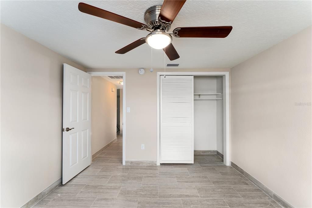 Active With Contract: $1,450 (2 beds, 1 baths, 960 Square Feet)