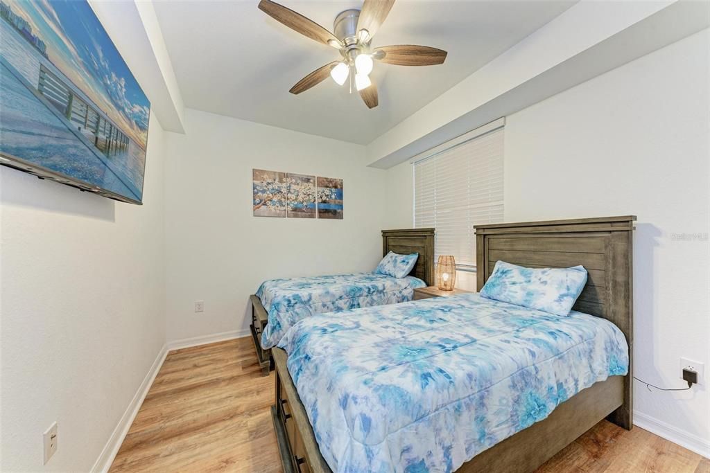 Active With Contract: $349,000 (2 beds, 2 baths, 1142 Square Feet)