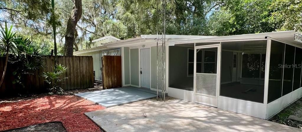 Active With Contract: $199,900 (3 beds, 2 baths, 1374 Square Feet)