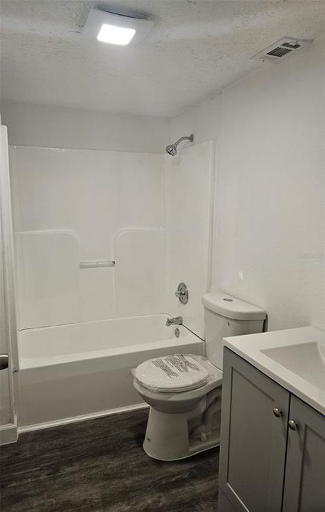 Active With Contract: $199,900 (3 beds, 2 baths, 1374 Square Feet)