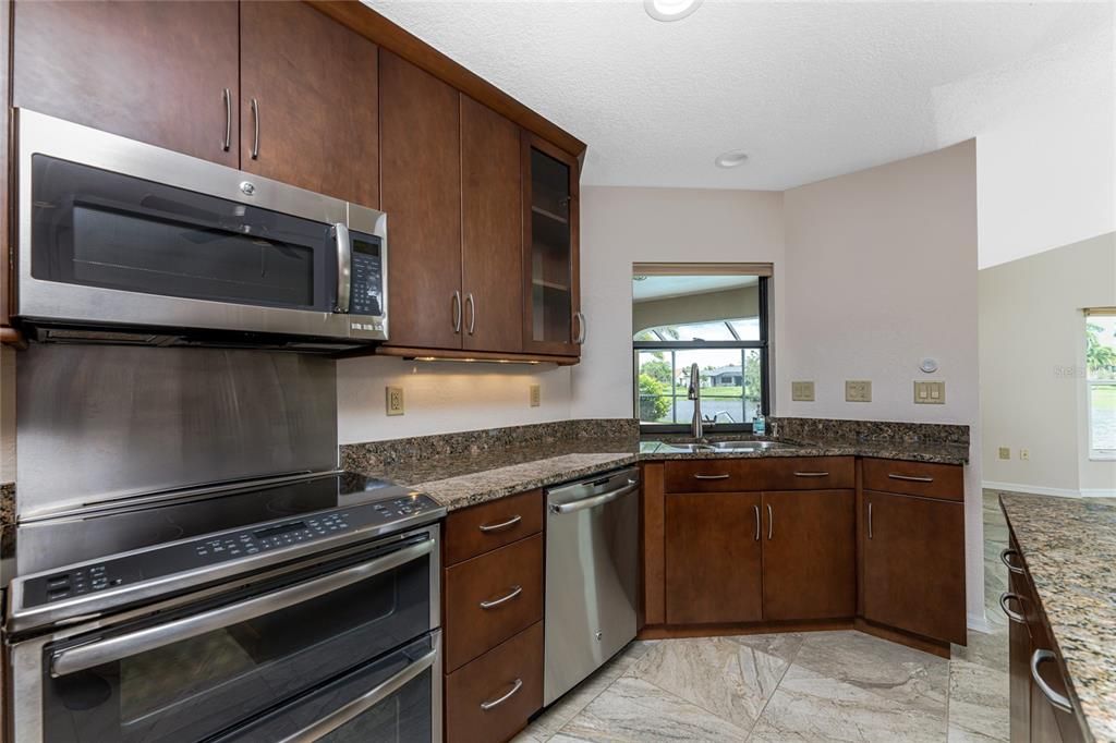 For Sale: $529,900 (3 beds, 2 baths, 2069 Square Feet)