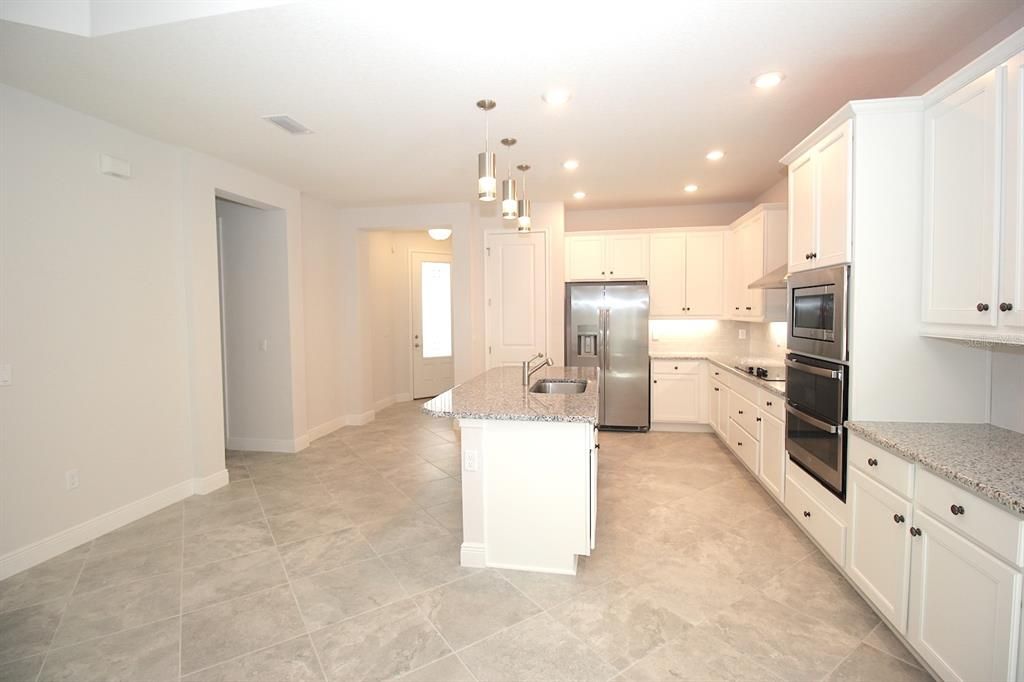 For Rent: $2,900 (3 beds, 2 baths, 2235 Square Feet)