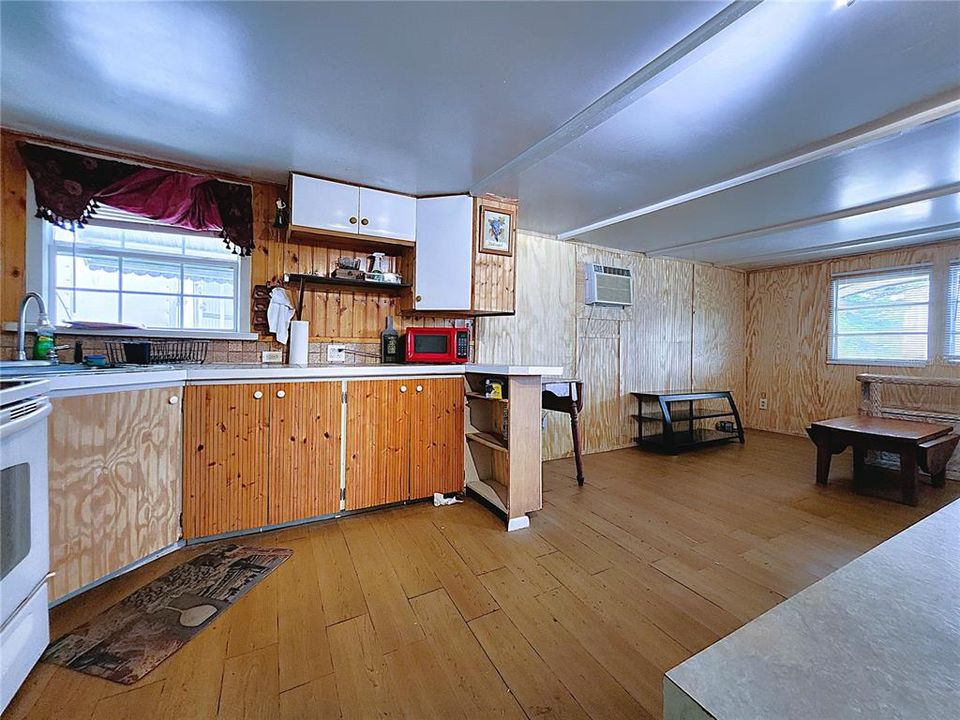 For Sale: $99,500 (1 beds, 1 baths, 480 Square Feet)