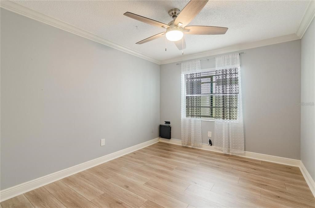 Active With Contract: $269,900 (2 beds, 1 baths, 804 Square Feet)