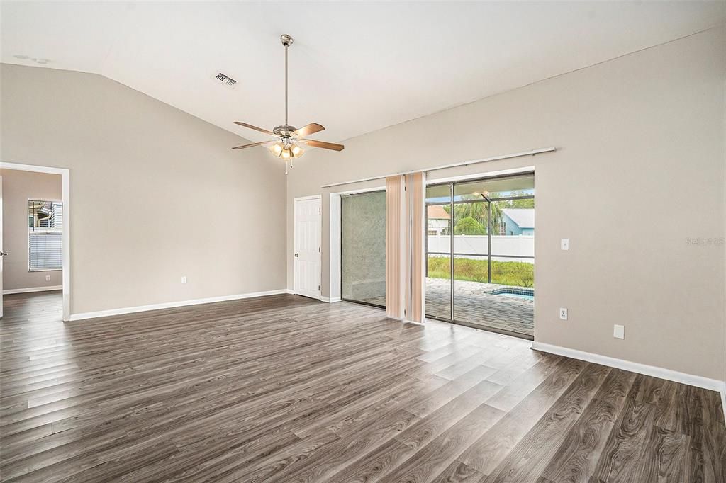 Active With Contract: $355,000 (4 beds, 2 baths, 1601 Square Feet)