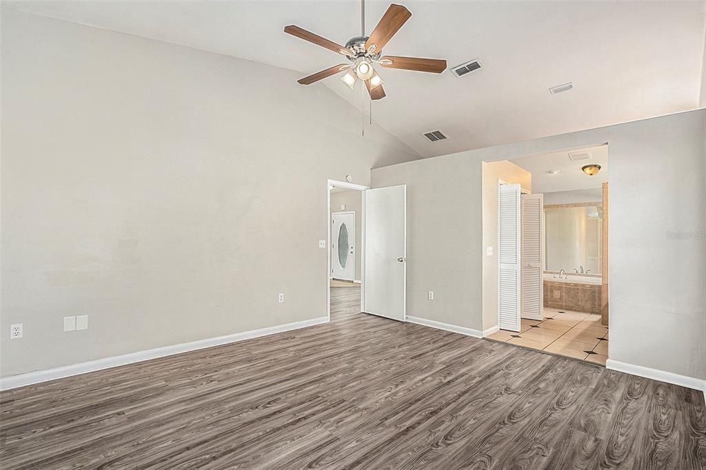 Active With Contract: $355,000 (4 beds, 2 baths, 1601 Square Feet)