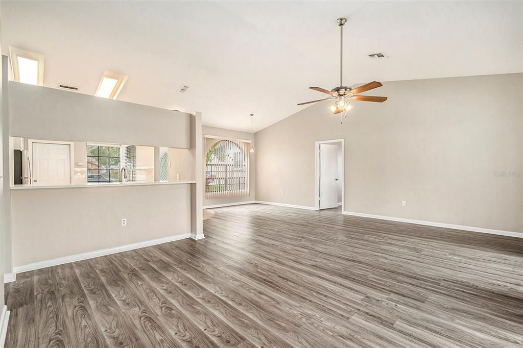 Active With Contract: $355,000 (4 beds, 2 baths, 1601 Square Feet)