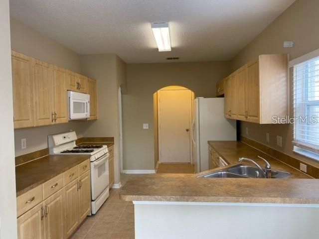 For Rent: $2,350 (3 beds, 2 baths, 1576 Square Feet)