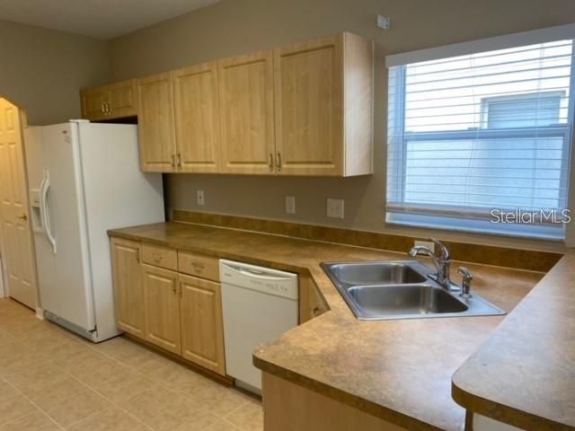 For Rent: $2,350 (3 beds, 2 baths, 1576 Square Feet)