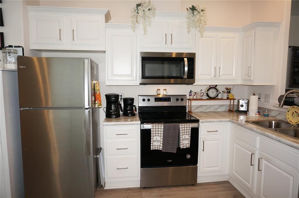 For Sale: $199,900 (2 beds, 2 baths, 1179 Square Feet)