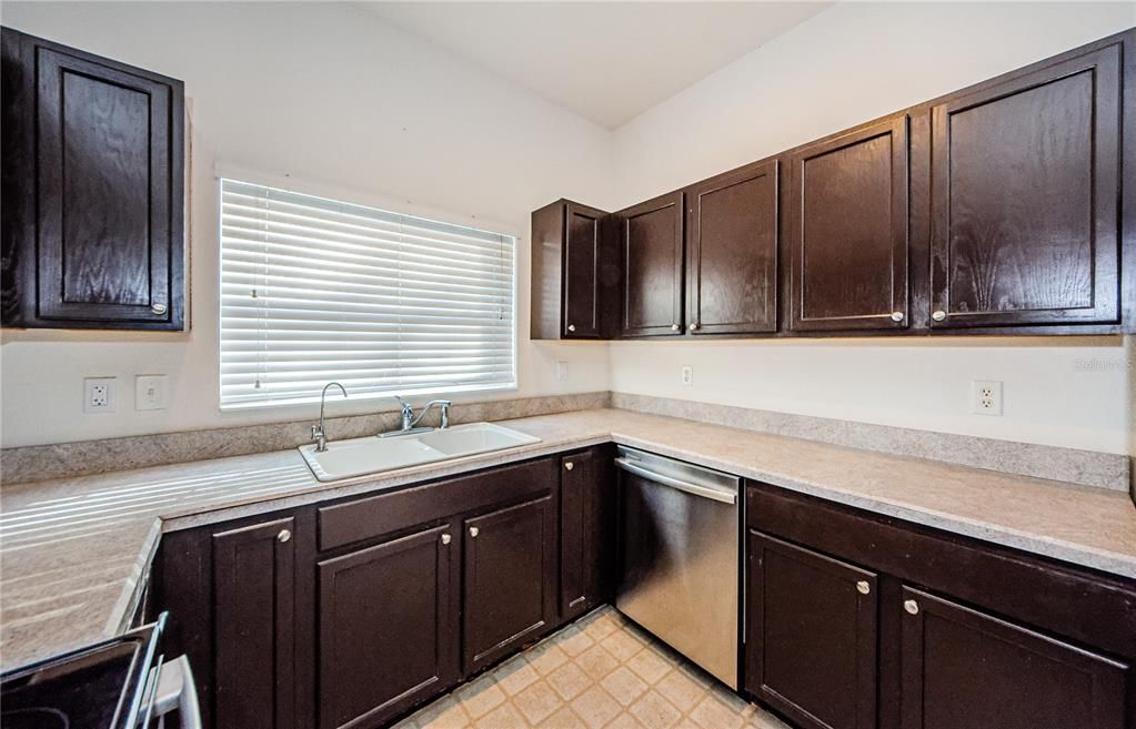 Active With Contract: $1,875 (3 beds, 2 baths, 1513 Square Feet)