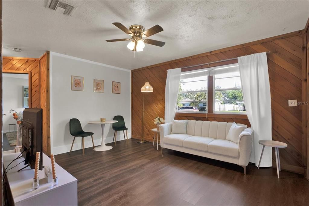 Active With Contract: $2,800 (3 beds, 2 baths, 1197 Square Feet)