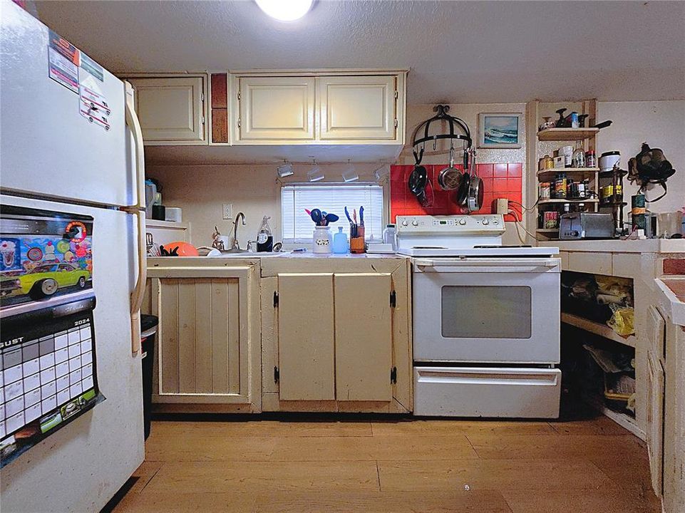 For Sale: $99,500 (1 beds, 1 baths, 410 Square Feet)