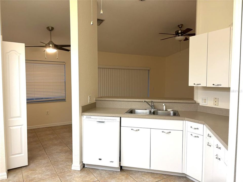 For Rent: $1,575 (2 beds, 1 baths, 1128 Square Feet)