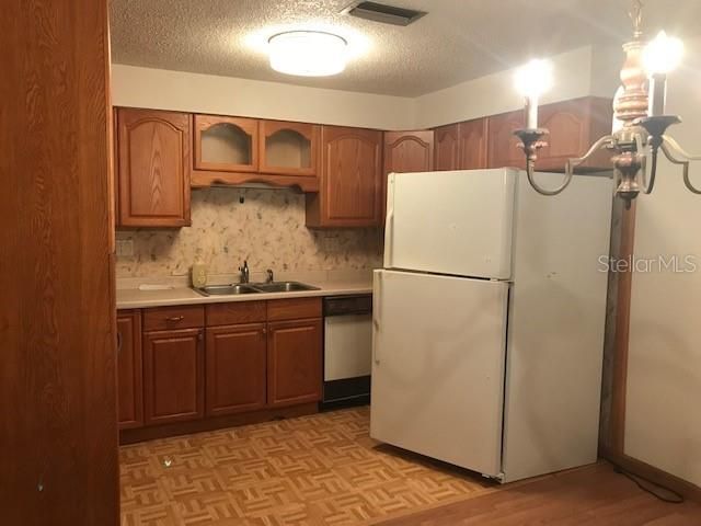 For Rent: $1,600 (3 beds, 1 baths, 1104 Square Feet)