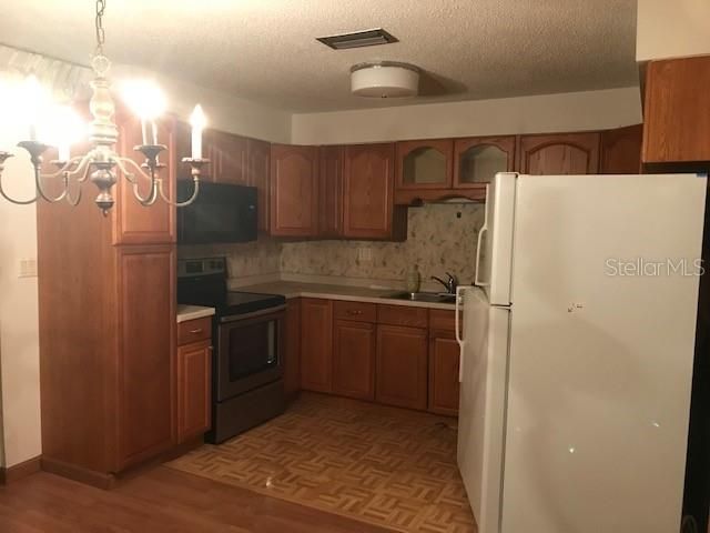 For Rent: $1,600 (3 beds, 1 baths, 1104 Square Feet)