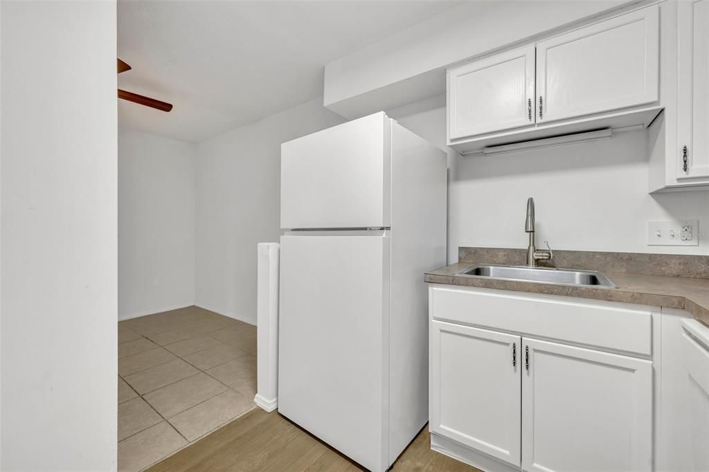 For Sale: $125,000 (1 beds, 1 baths, 785 Square Feet)