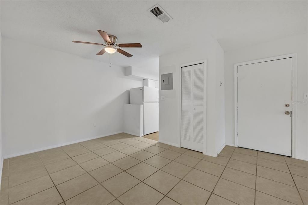 For Sale: $125,000 (1 beds, 1 baths, 785 Square Feet)