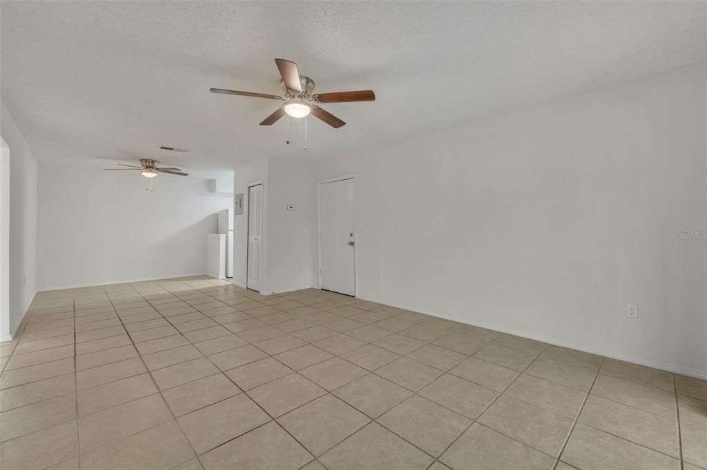 For Sale: $125,000 (1 beds, 1 baths, 785 Square Feet)