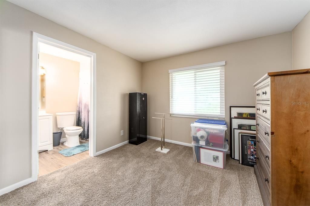 Active With Contract: $395,900 (2 beds, 2 baths, 1241 Square Feet)