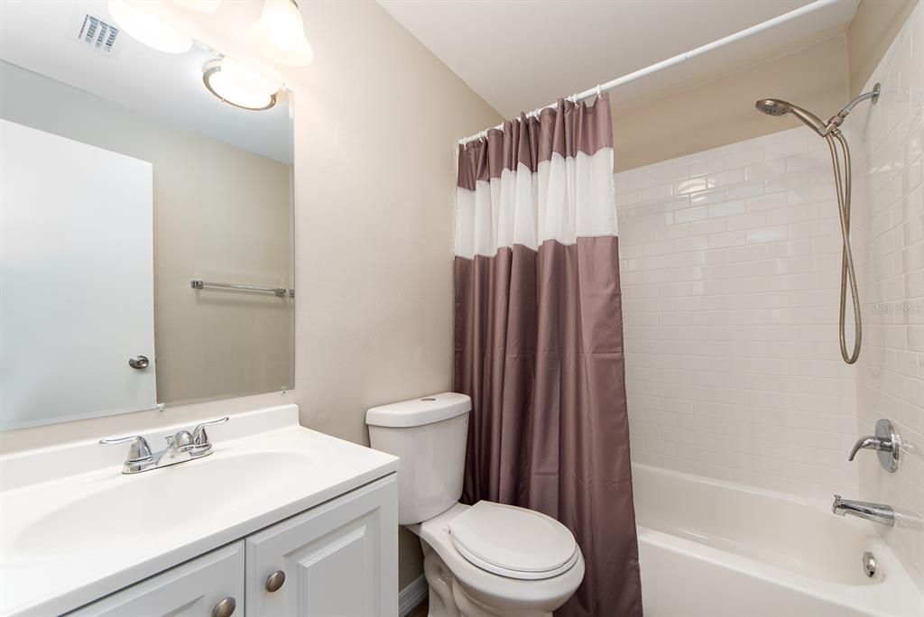 Active With Contract: $395,900 (2 beds, 2 baths, 1241 Square Feet)