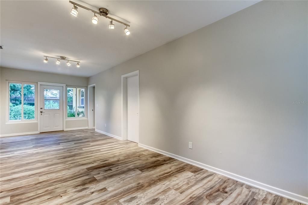 Active With Contract: $449,000 (3 beds, 2 baths, 1437 Square Feet)