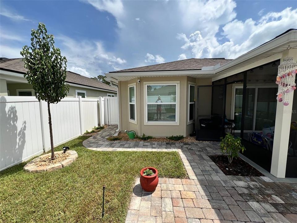 For Sale: $424,900 (4 beds, 2 baths, 1874 Square Feet)