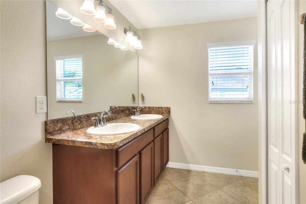 For Sale: $252,900 (2 beds, 2 baths, 1311 Square Feet)