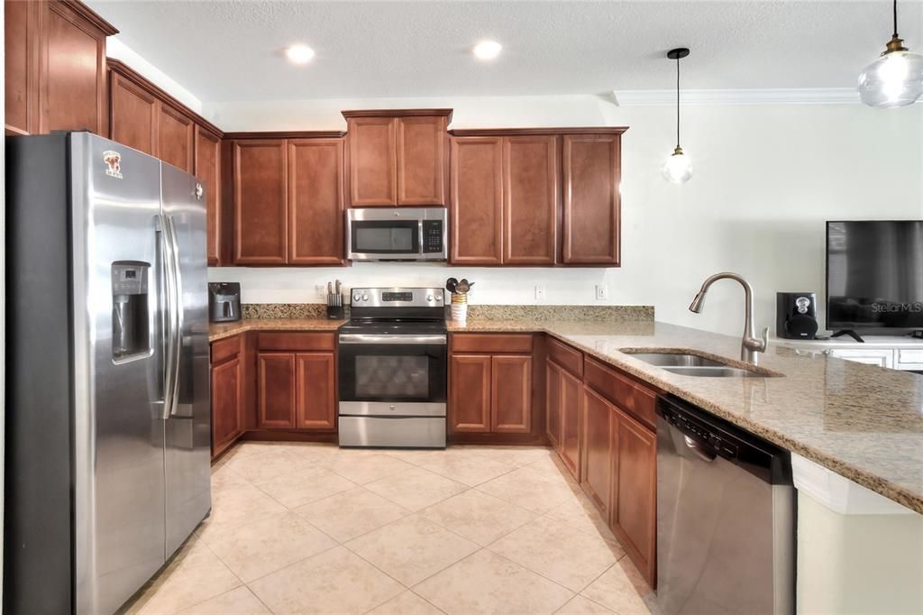 For Sale: $252,900 (2 beds, 2 baths, 1311 Square Feet)