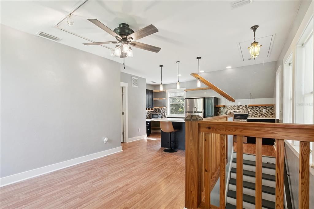 For Sale: $275,000 (2 beds, 2 baths, 1192 Square Feet)