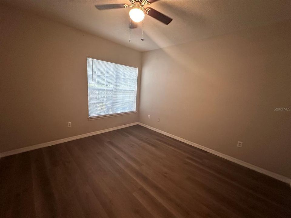 Active With Contract: $162,900 (1 beds, 1 baths, 729 Square Feet)