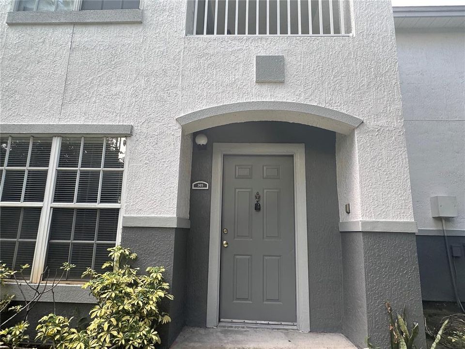 Active With Contract: $162,900 (1 beds, 1 baths, 729 Square Feet)