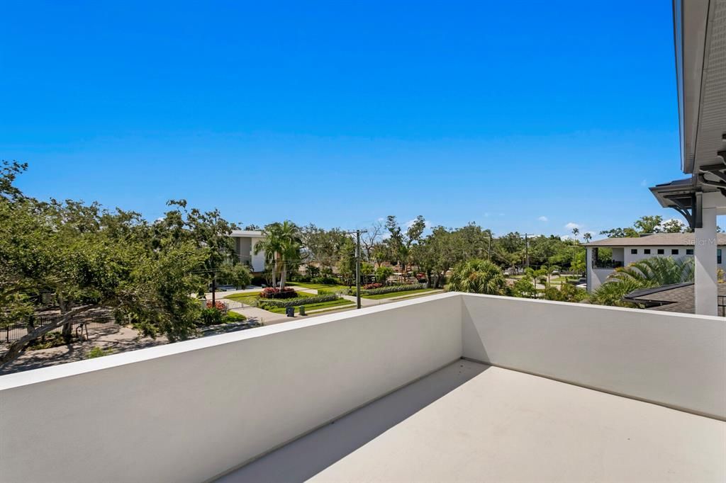 For Sale: $3,595,000 (5 beds, 5 baths, 5162 Square Feet)