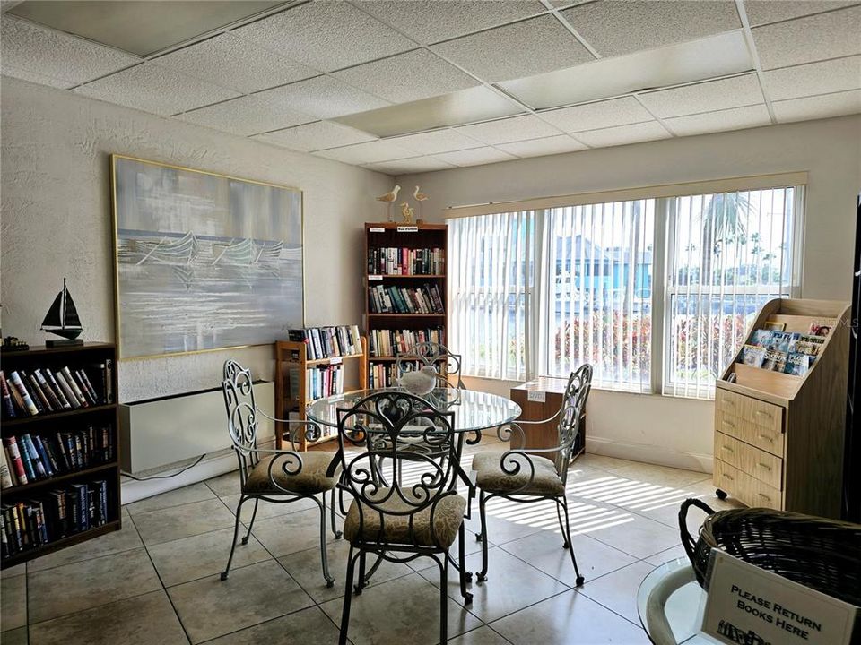 Active With Contract: $175,000 (1 beds, 1 baths, 806 Square Feet)