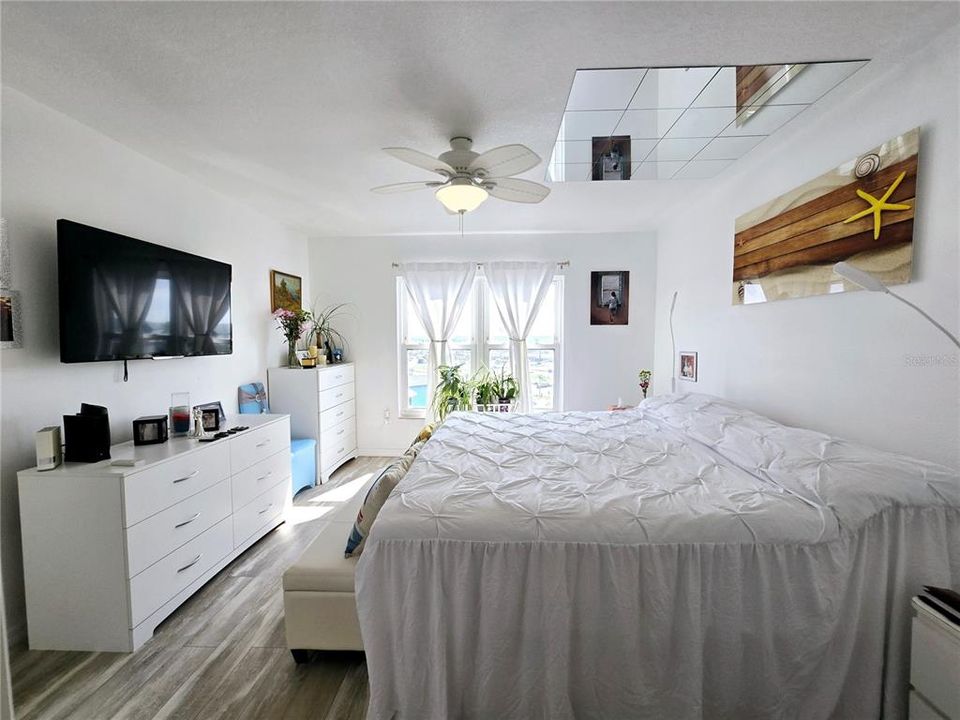 Active With Contract: $175,000 (1 beds, 1 baths, 806 Square Feet)