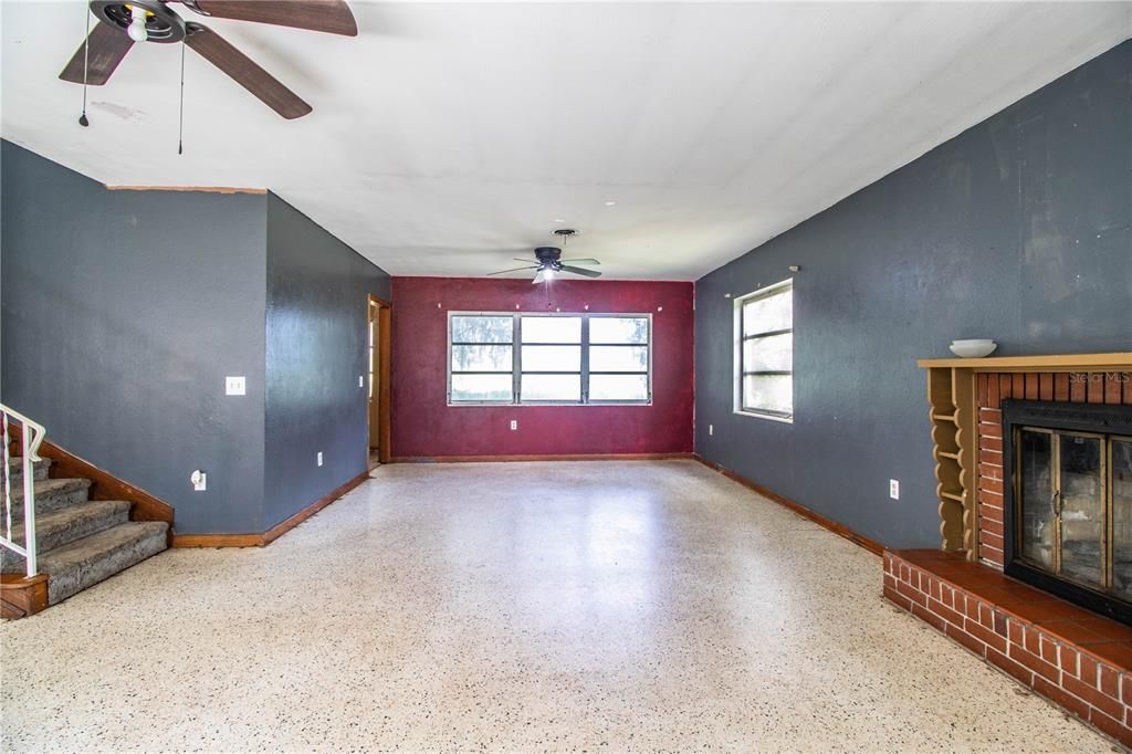 Active With Contract: $595,000 (4 beds, 2 baths, 1811 Square Feet)