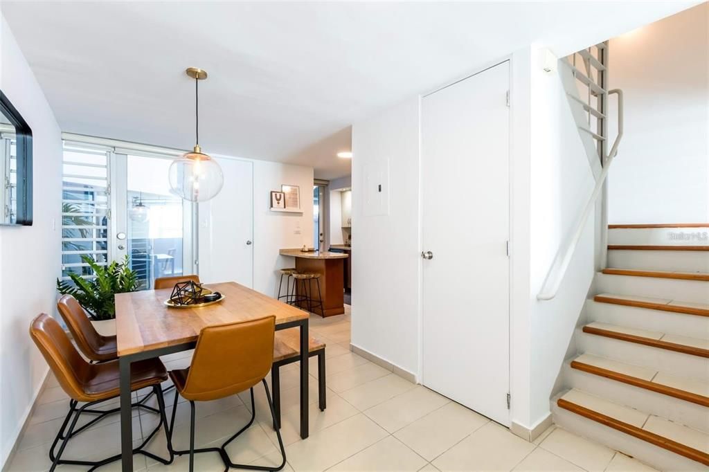 Recently Sold: $820,000 (3 beds, 2 baths, 1756 Square Feet)